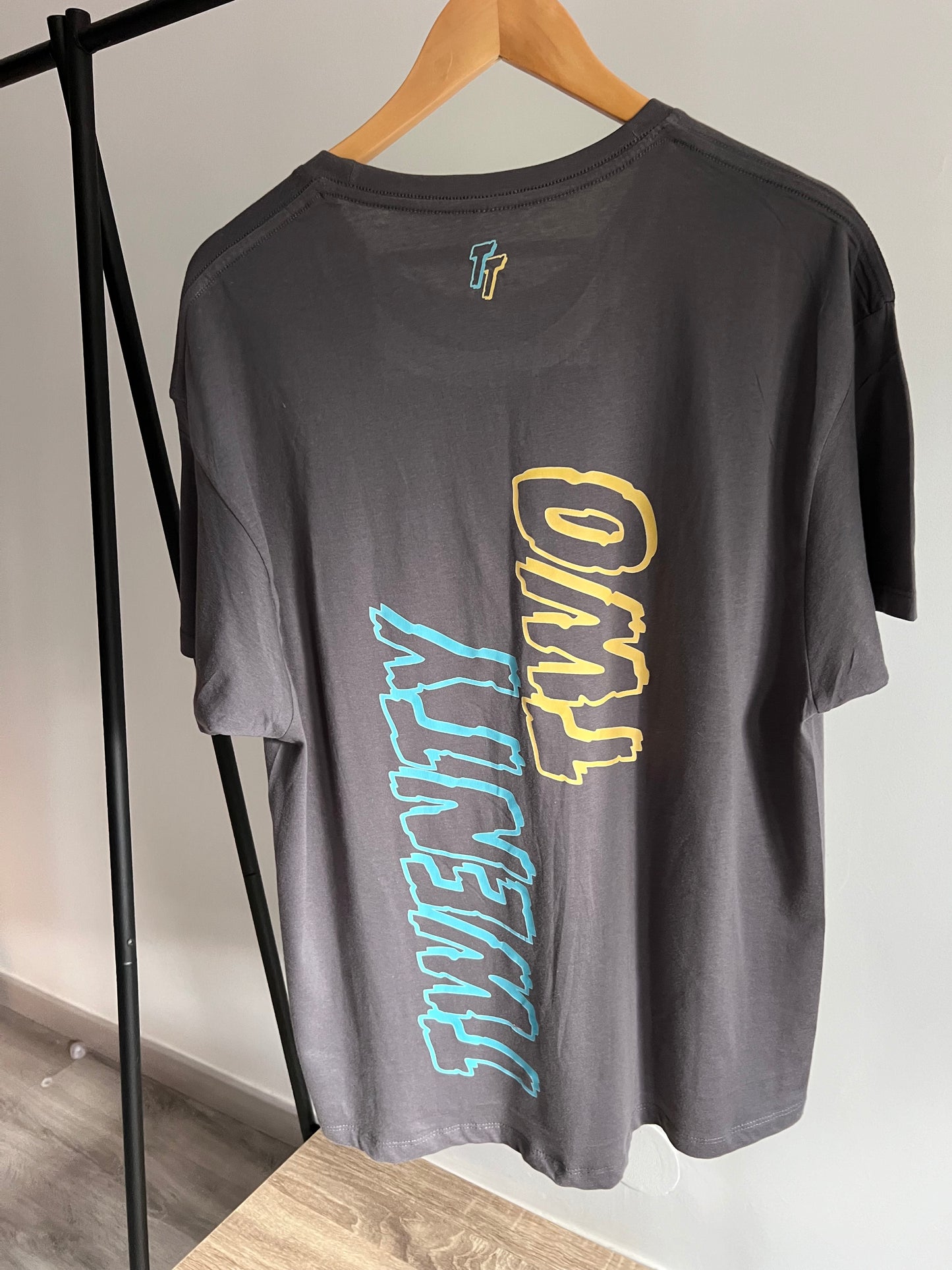 Camiseta TwentyTwo Lettering